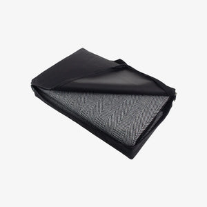 Día De Campo Rug in Black - 7862