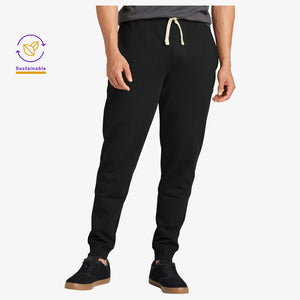Man wearing District Men&