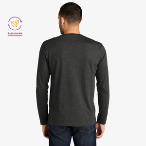Man wearing District Men&