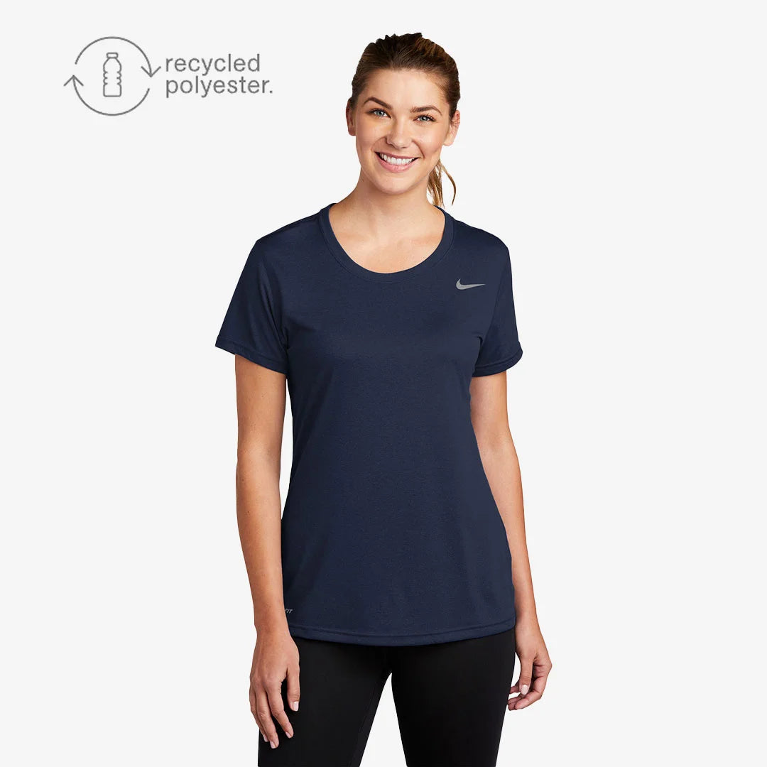 Woman wearing Nike Women's Team RLegend Tee in College Navy Front - DV7312