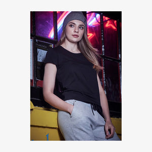 Woman wearing Syzmik Women&